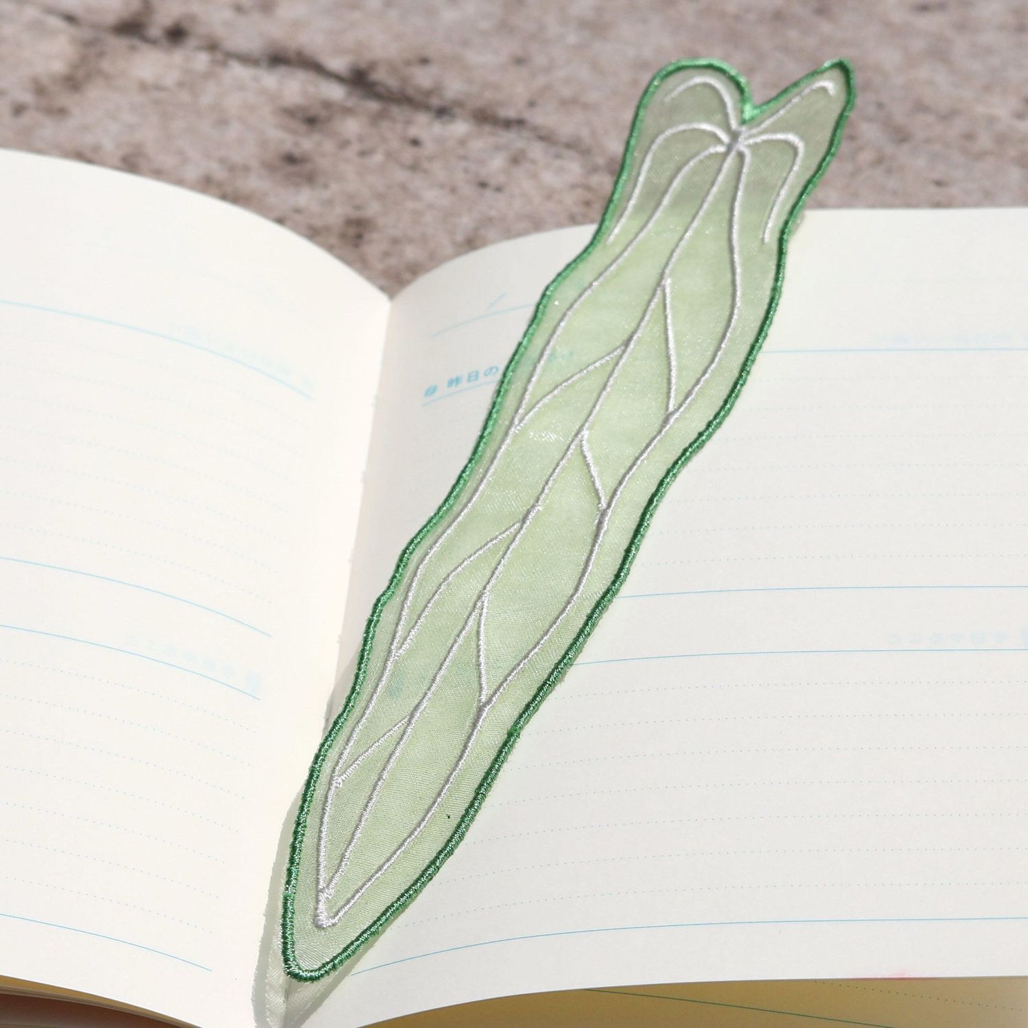 Marque-page en organza brodé e - Office Supply Office Stationery Items avis et prix